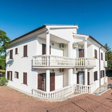 Apartments Vienna Замбратия Екстериор снимка