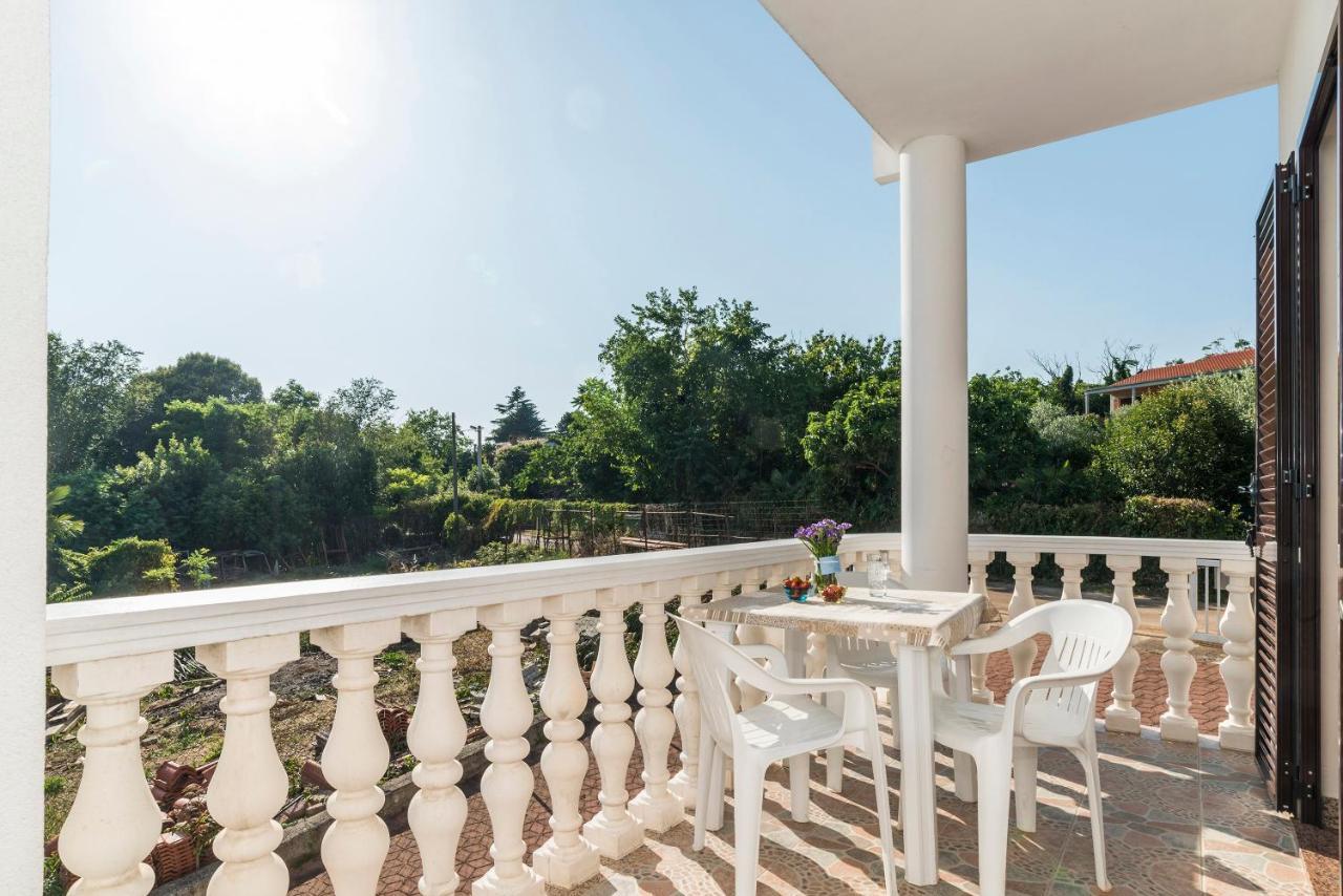 Apartments Vienna Замбратия Стая снимка