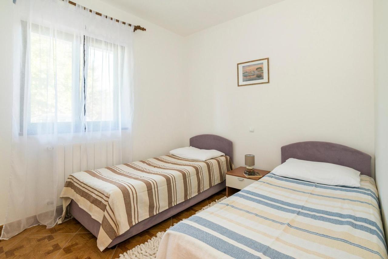 Apartments Vienna Замбратия Стая снимка
