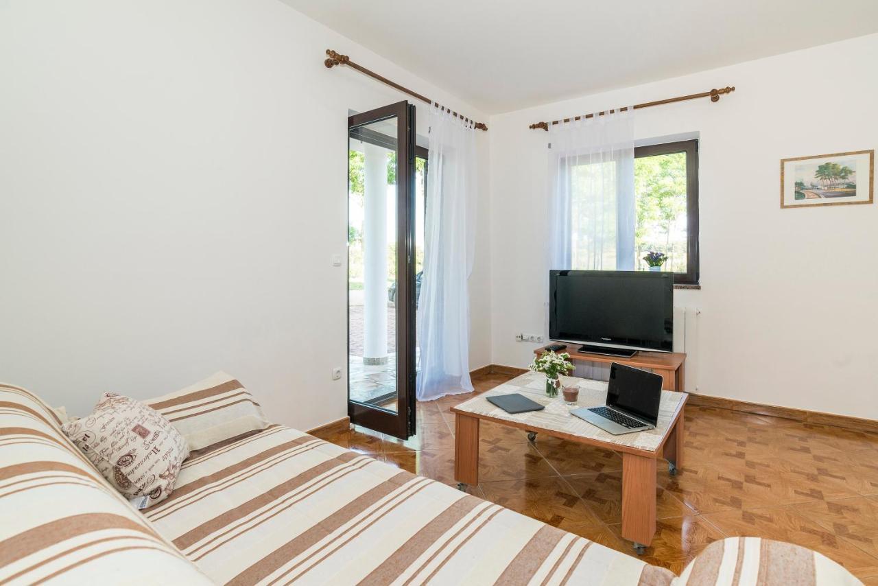 Apartments Vienna Замбратия Стая снимка